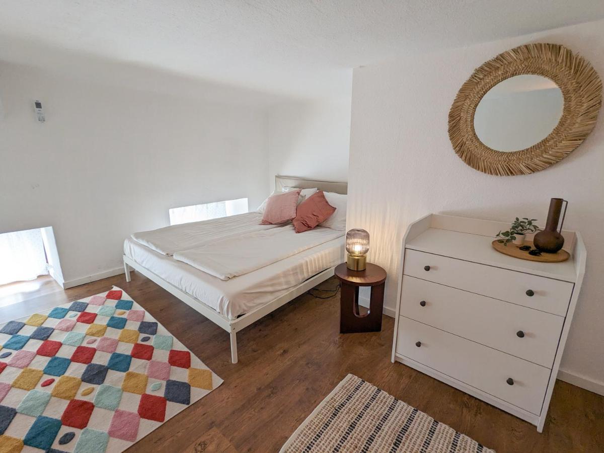 Stylish 2-Bedroom Apartment In Central Budapest — Photos 3